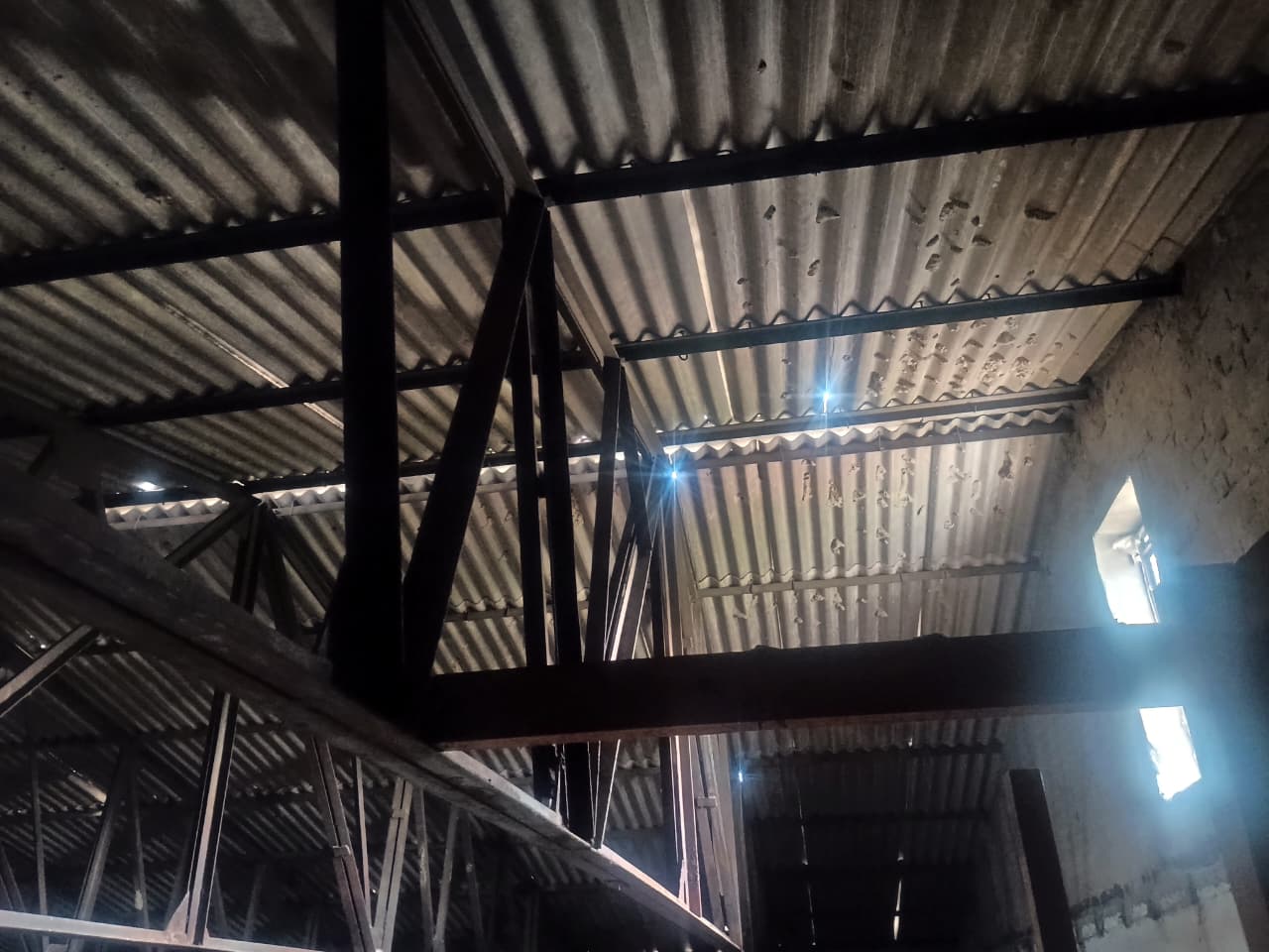 Steel roof truss structure inside Yogesh Cold Storage